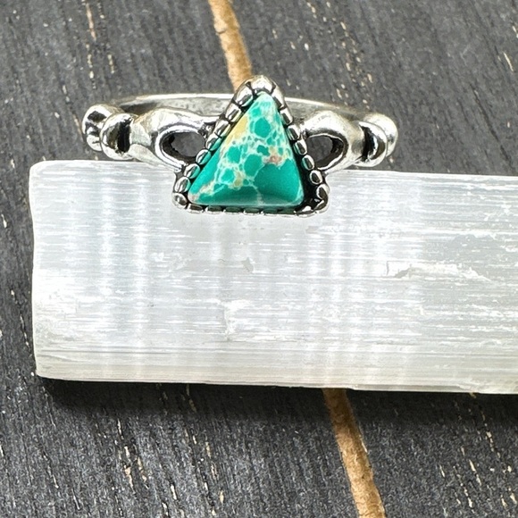 Green Silver Triangle Gemstone Ring turquoise - Picture 1 of 2